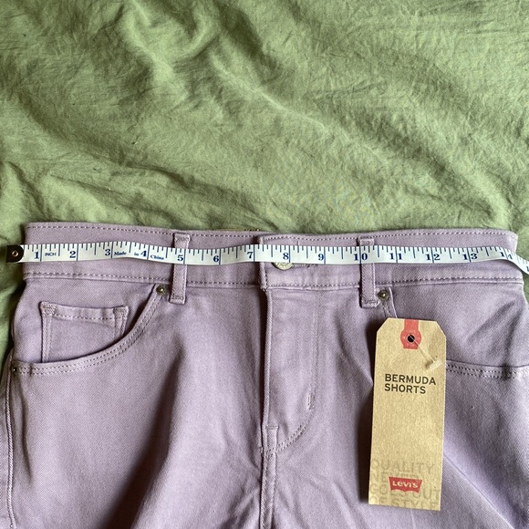 NWT!! Levi’s Mid Rise Bermuda Shorts—Size 25!! - Picture 8 of 10